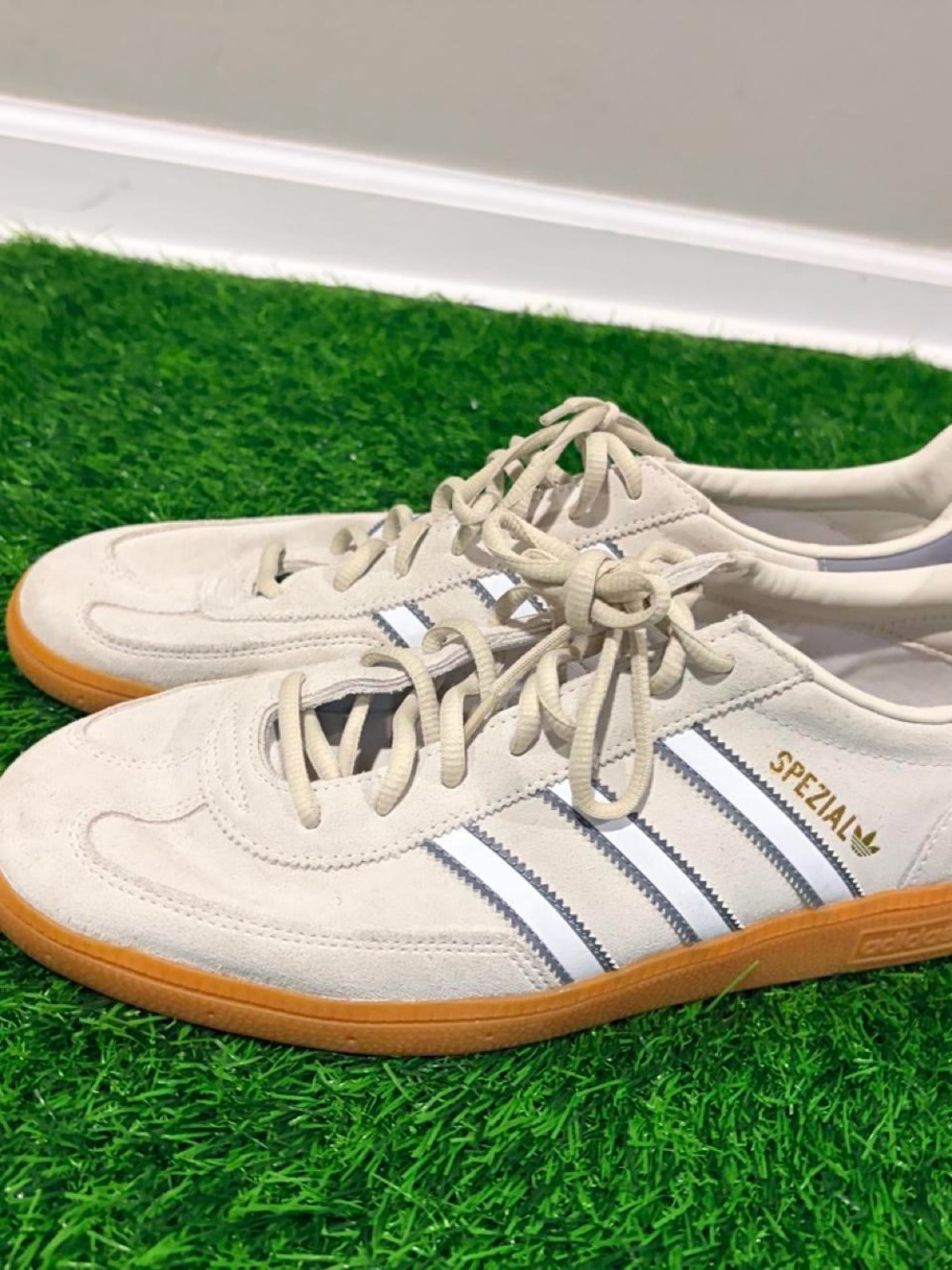 adidas Spezial Men Cream White Sneakers with Gum Sole